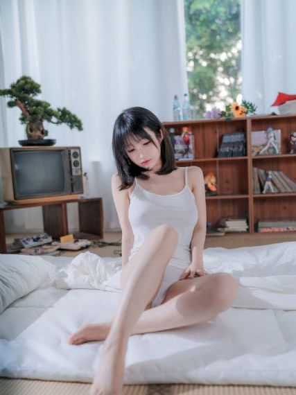 忘穿内裤被同桌c了好爽